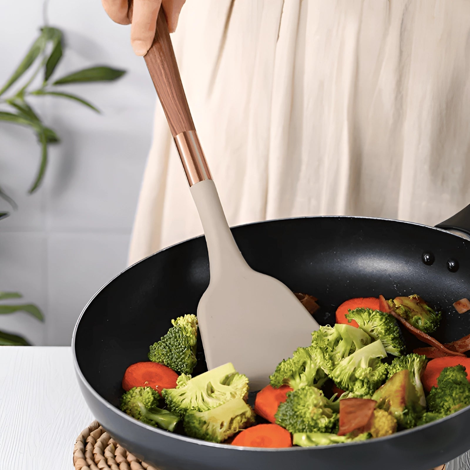 Copper And Wooden Handles Kitchen Utensil Set With Silicone Tools