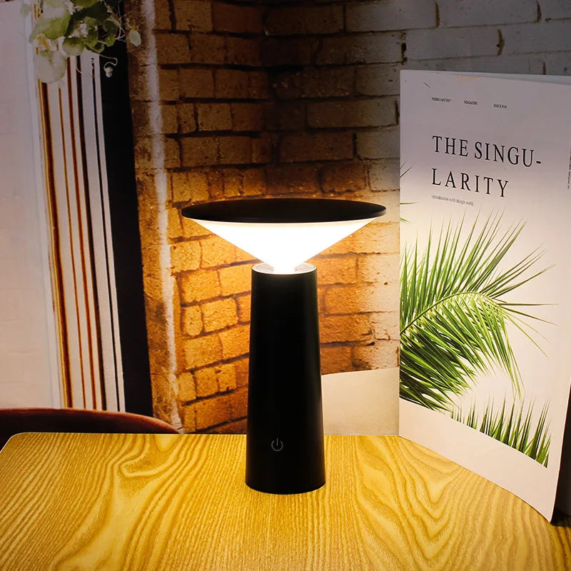 ComfortGlow Tischlampe — Elegantes Design, gemütliches Umgebungslicht