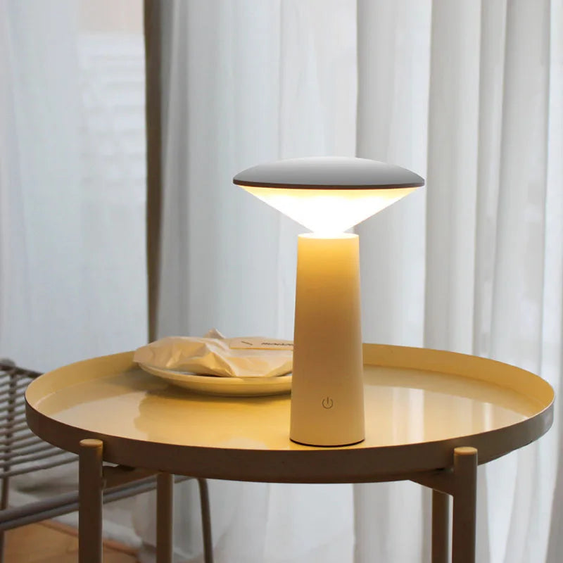 ComfortGlow Tischlampe — Elegantes Design, gemütliches Umgebungslicht