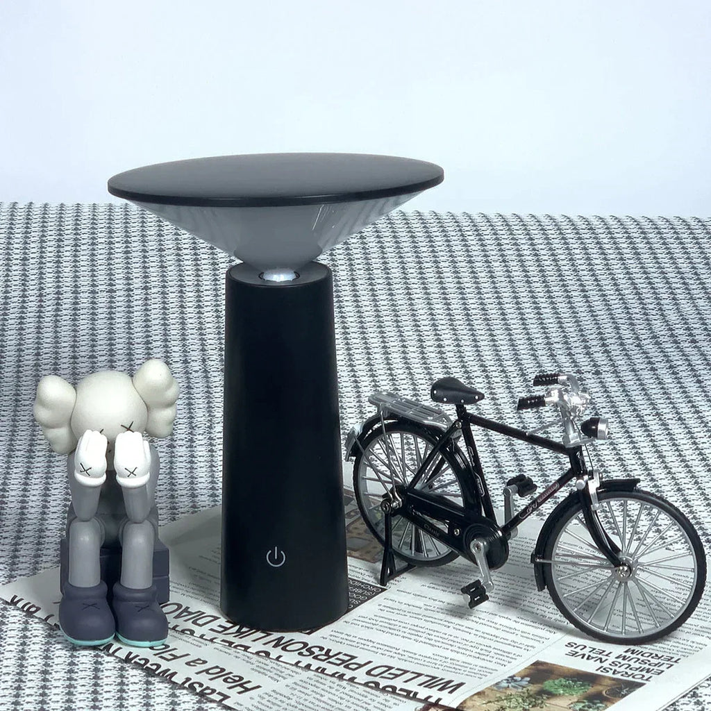 ComfortGlow Tischlampe — Elegantes Design, gemütliches Umgebungslicht