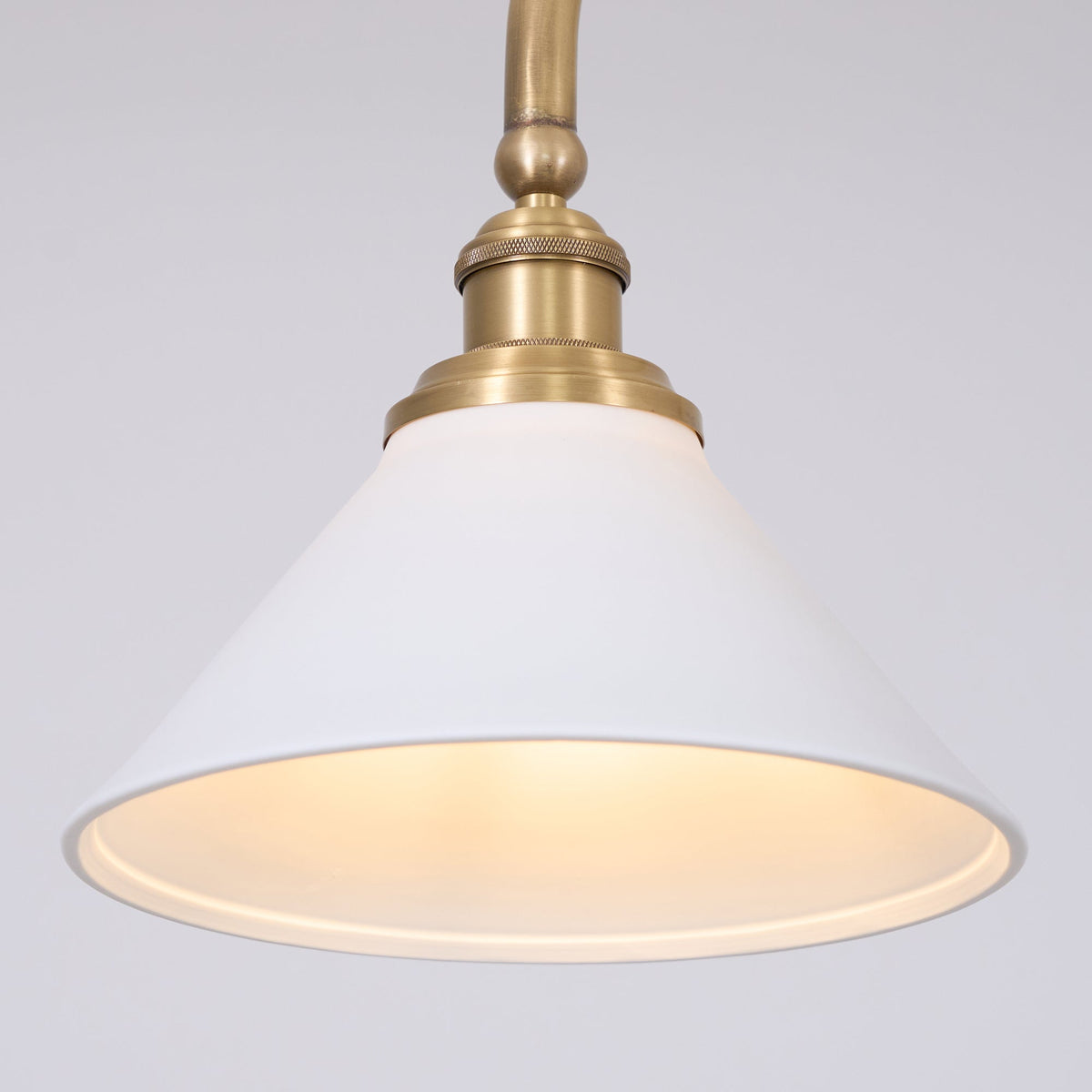 AstraVex vintagependellampa i glas — vit elegant innerskärm