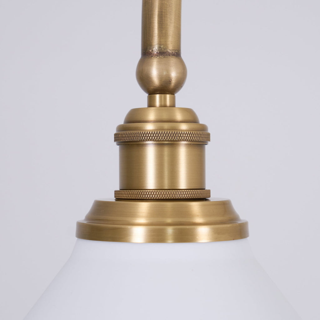 AstraVex vintagependellampa i glas — vit elegant innerskärm