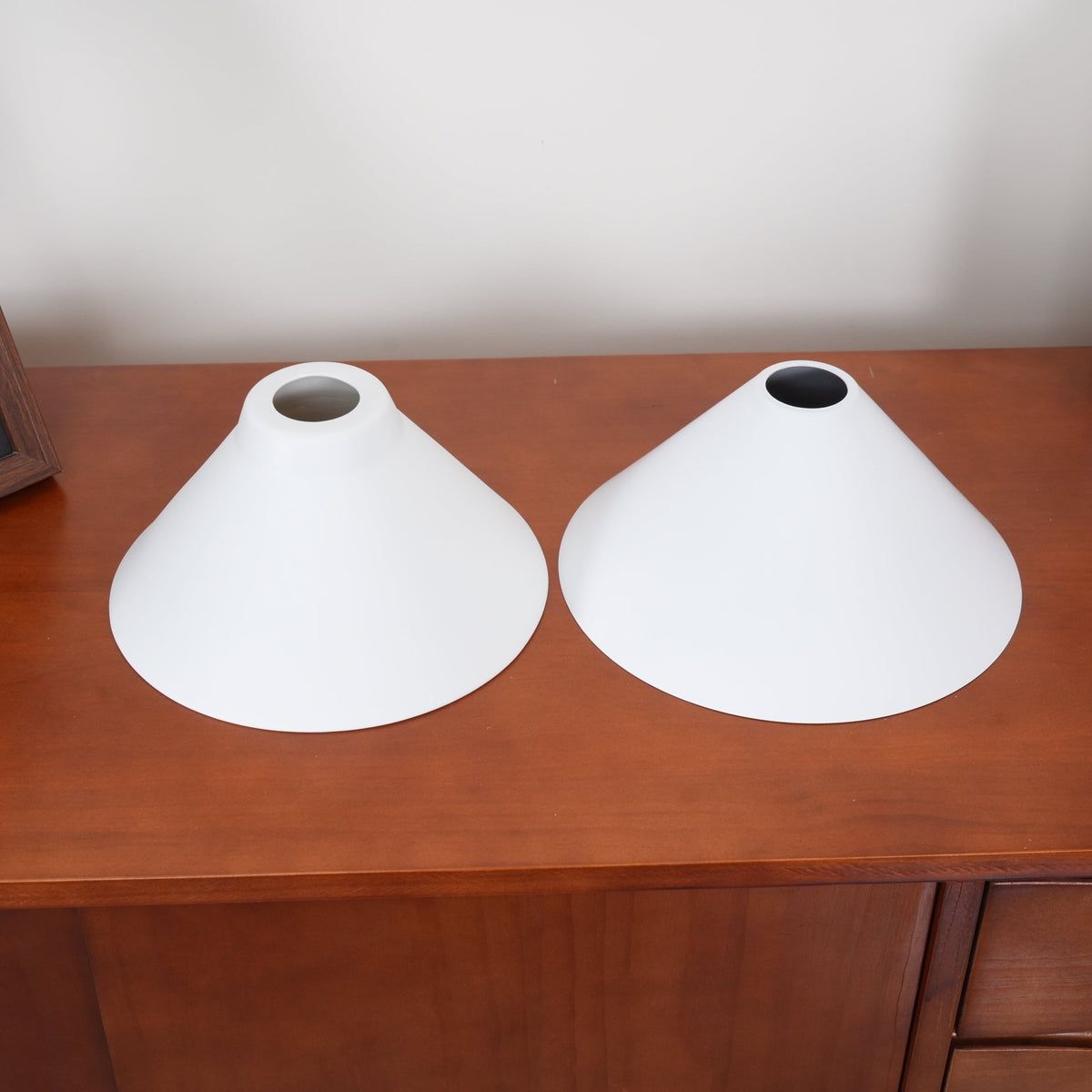 AstraVex vintagependellampa i glas — vit elegant innerskärm