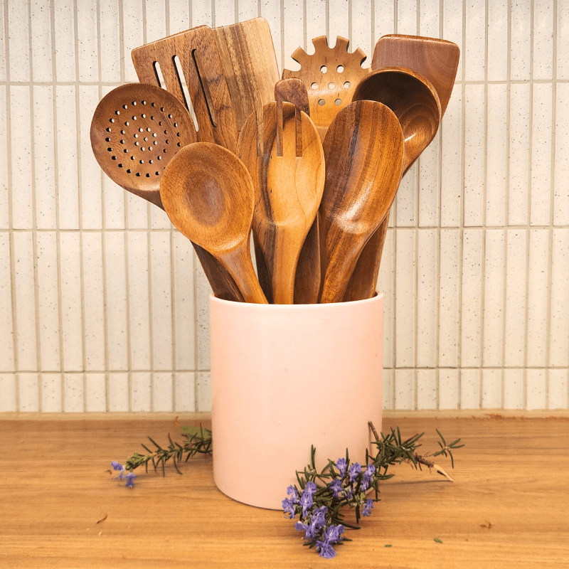 Conjunto de artigos essenciais naturais para a cozinha — conjunto completo de utensílios e acessórios