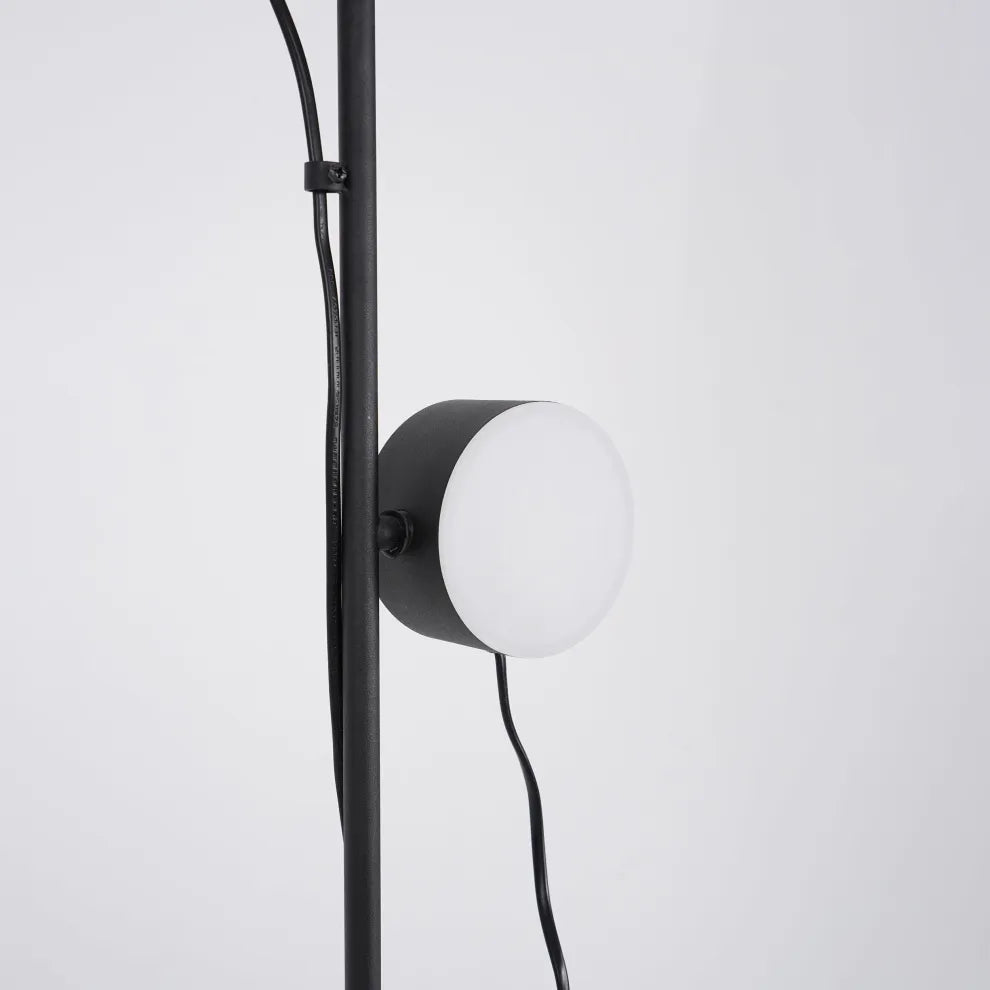 Classic Black Floor Lamp - Metal & Acrylic Linear Design for Living Room - Flindria