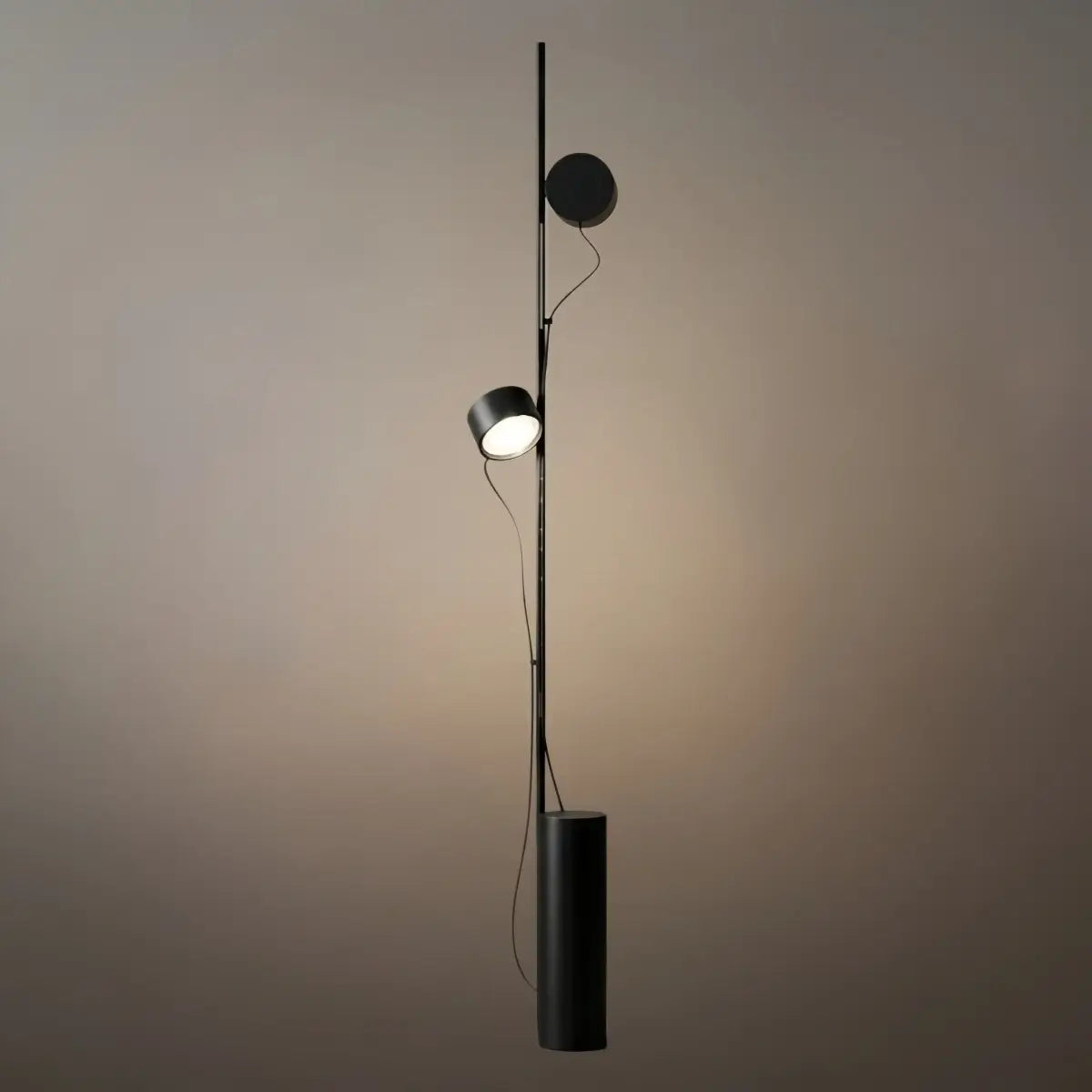 Classic Black Floor Lamp - Metal & Acrylic Linear Design for Living Room - Flindria
