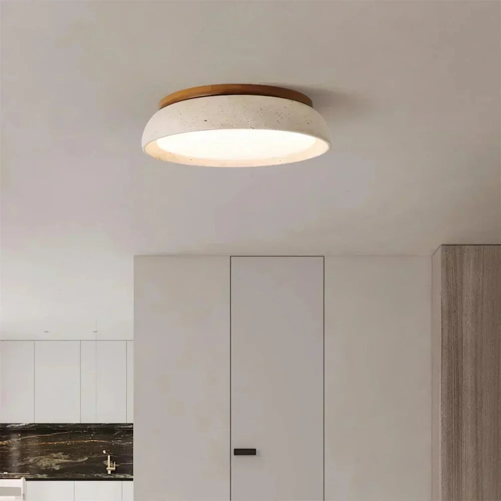 Candeeiro de teto redondo em travertino — luz LED quente difusa