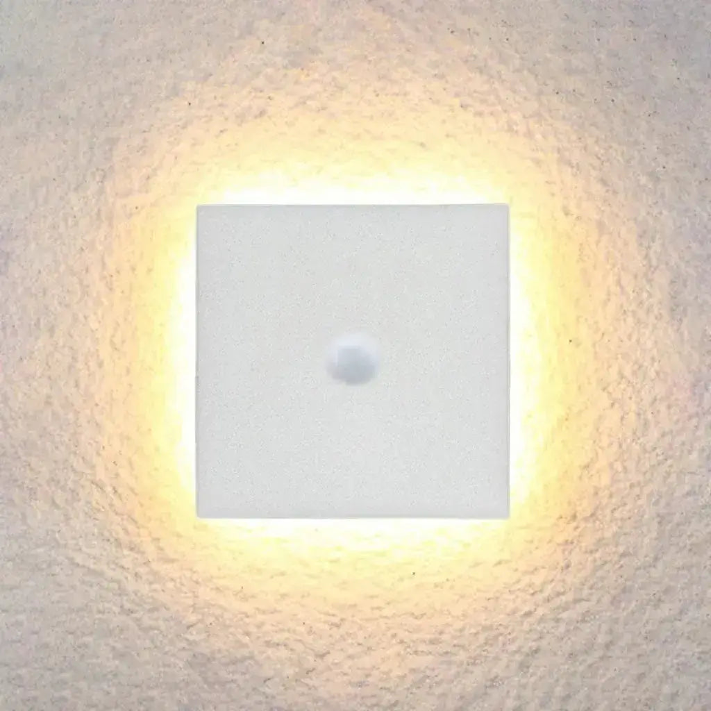 מנורת קיר חיצונית LED מינימליסטית סולארית – אור חיישן עגול/מרובע שחור/לבן למרפסת - פלינדריה