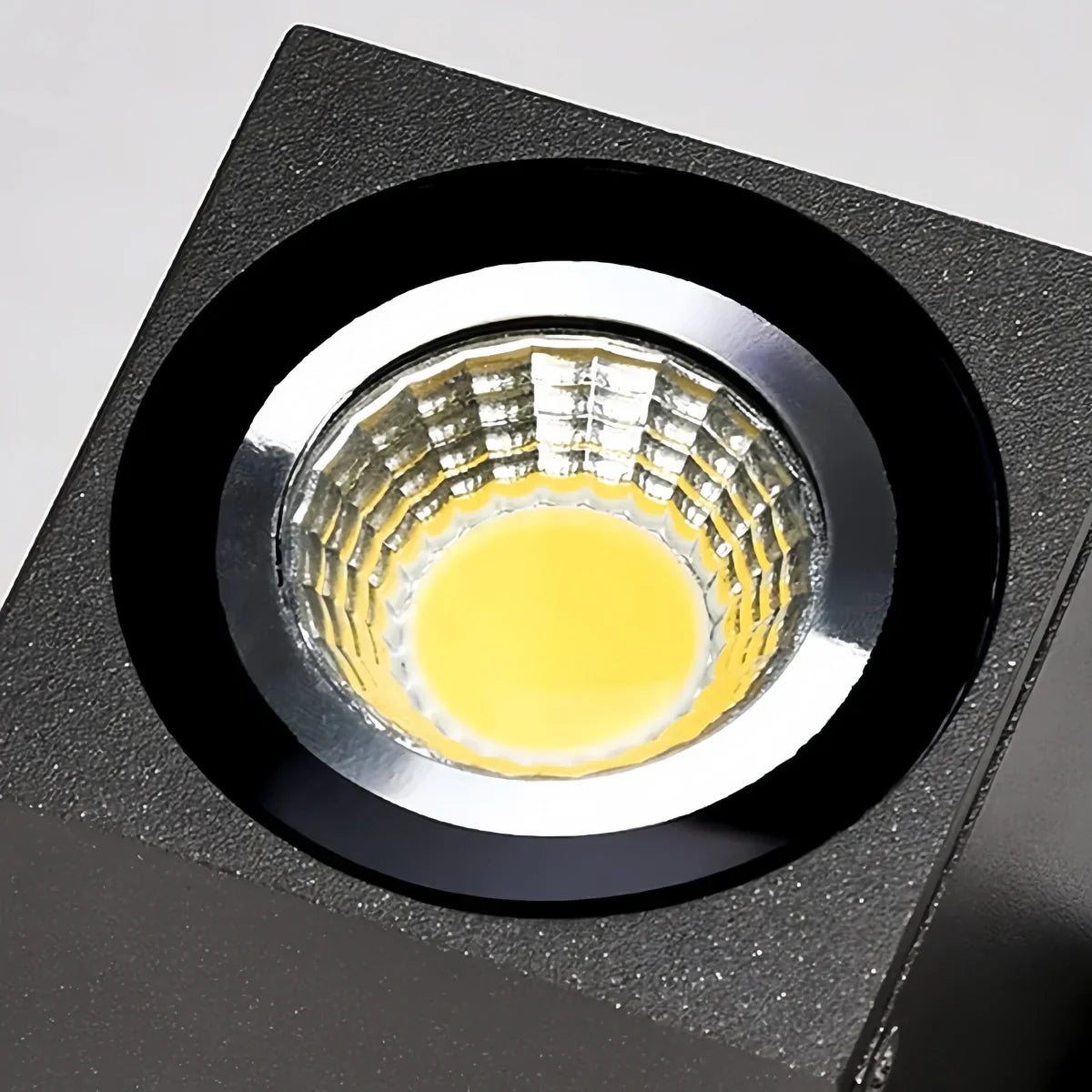Modern Rotatable Square Wall Lamp - Black Metal for Outdoor Garden - Flindria
