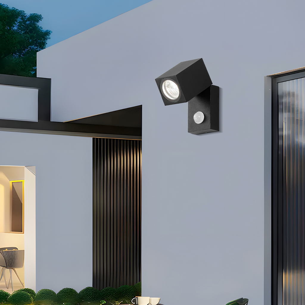 Modern Rotatable Square Wall Lamp - Black Metal for Outdoor Garden - Flindria