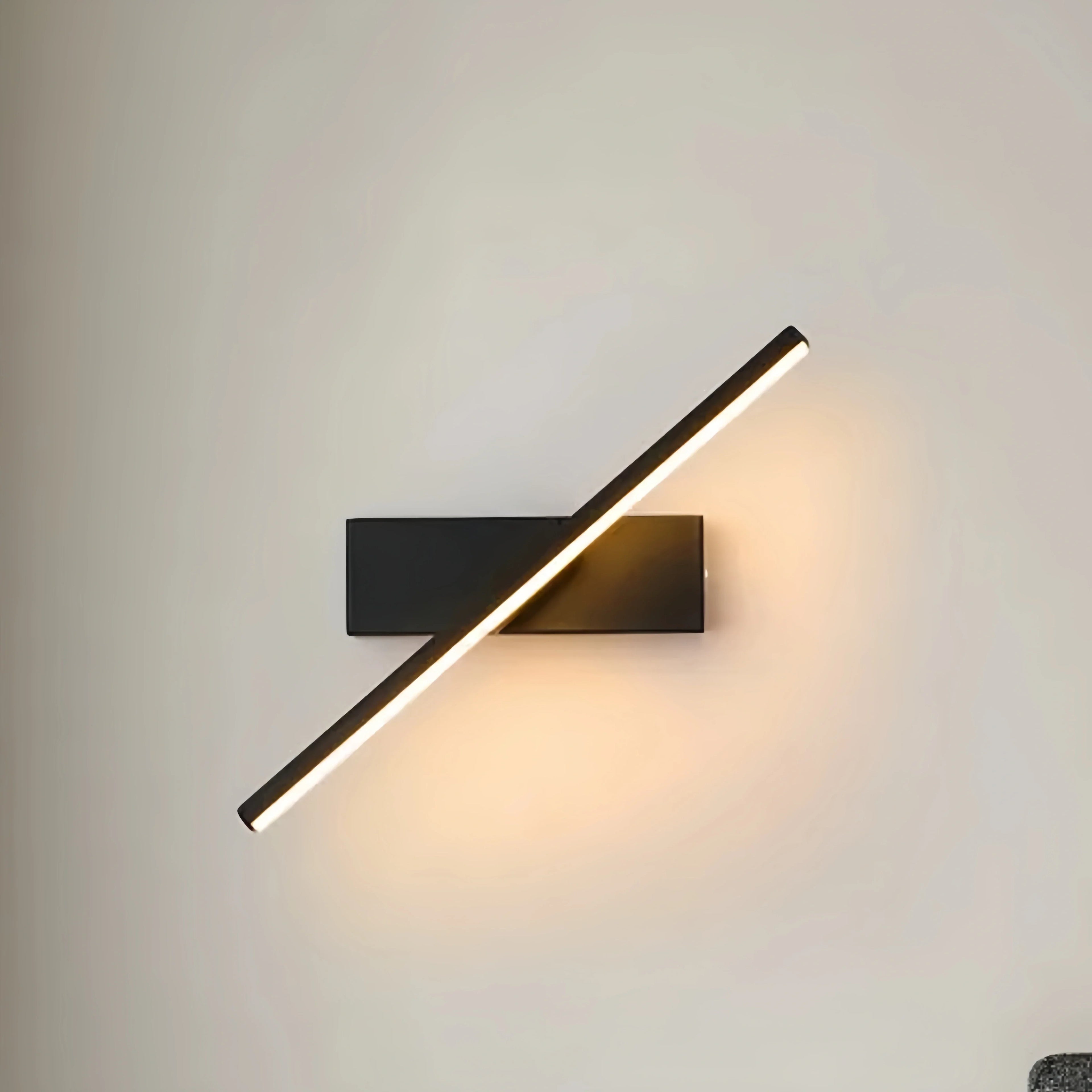Modern Linear Wall Lamp – Black/White Metal Fixture for Bedroom - Flindria
