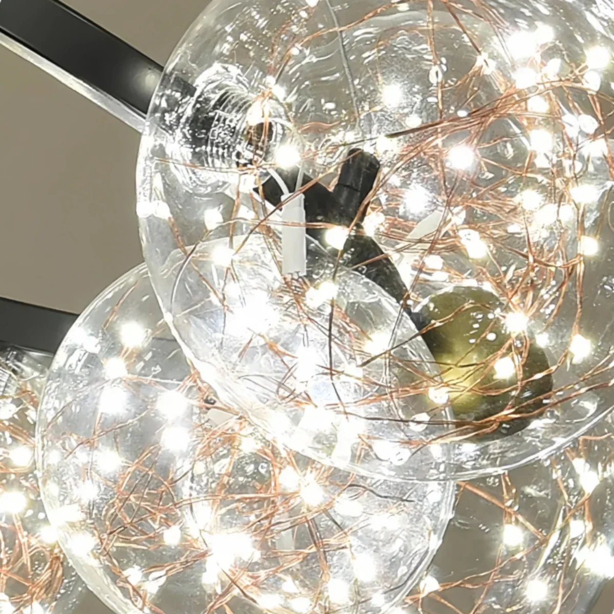 Lámpara de araña moderna de burbujas – Metal dorado/negro con vidrio cristal claro para cocina - Flindria