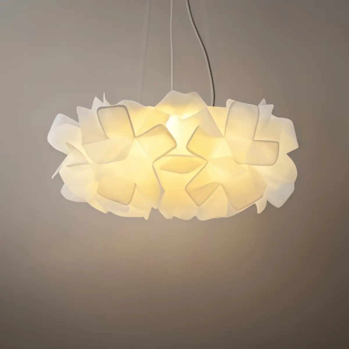 Art Deco Modern Multicolor Decorative Flower Acrylic Pendant Light - Flindria