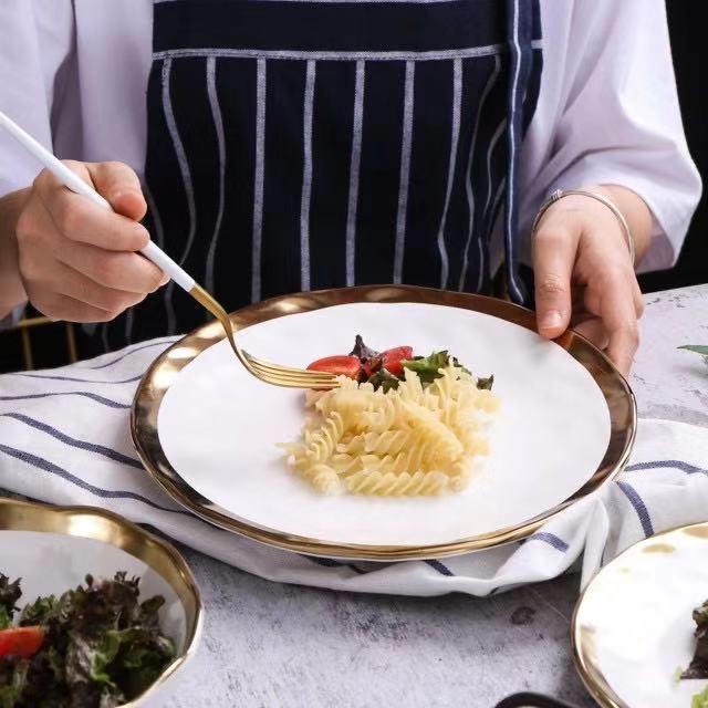 Pearl Plate — Gold-Rimmed Wavy Dinnerware, Cream & Black