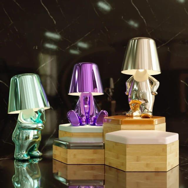 Goudje LED-Tischleuchte aus Kunstharz — skulpturales Denker-Design