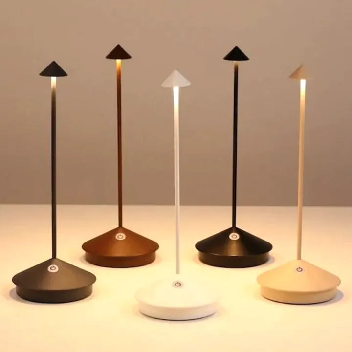 مصباح طاولة لاسلكي LED من Clarityglow — قابل لتعتيم الإضاءة ومقاوم للماء
