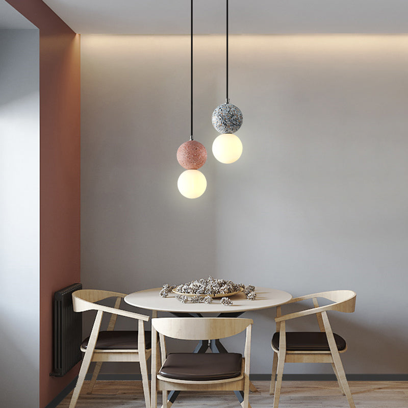 Suspensions LED en forme de globe Valentina — verre noir et blanc