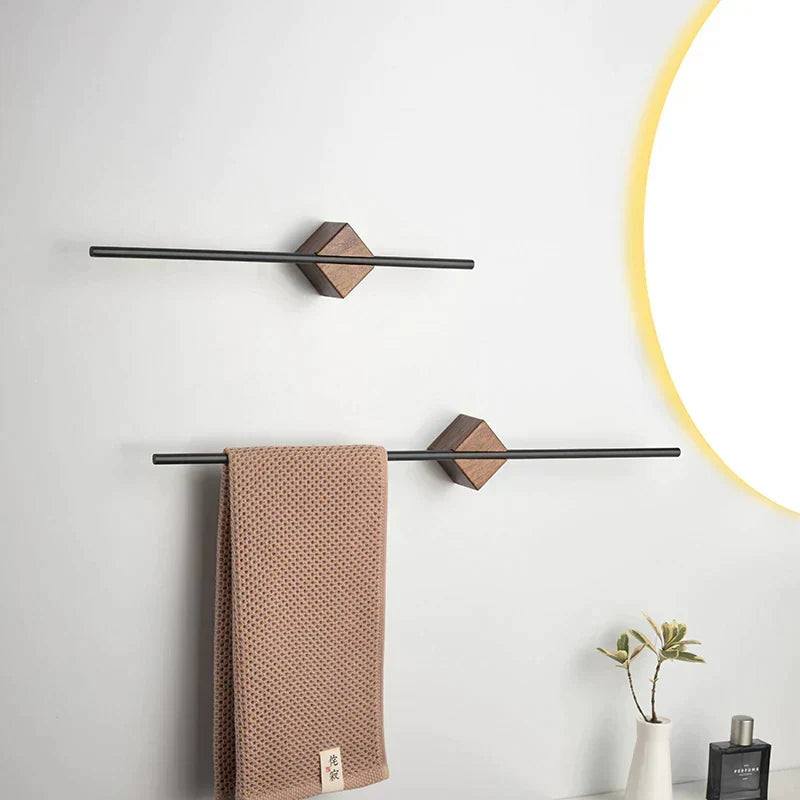 HomeTod hållare för badhandduk — stilrent minimalistiskt badrumsställ
