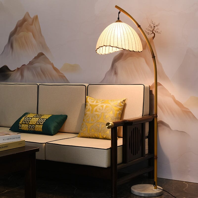 Sylvara Stehlampe mit Bambusakzenten für luxuriöse Wohnzimmer