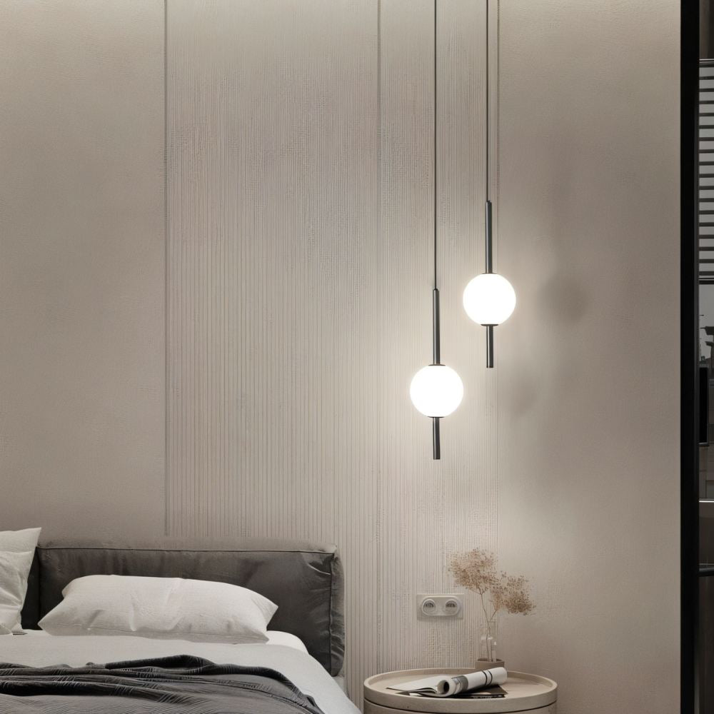 Suspension LED réglable Lyra — Abat-jour en boule de verre, silhouette d’inspiration nordique