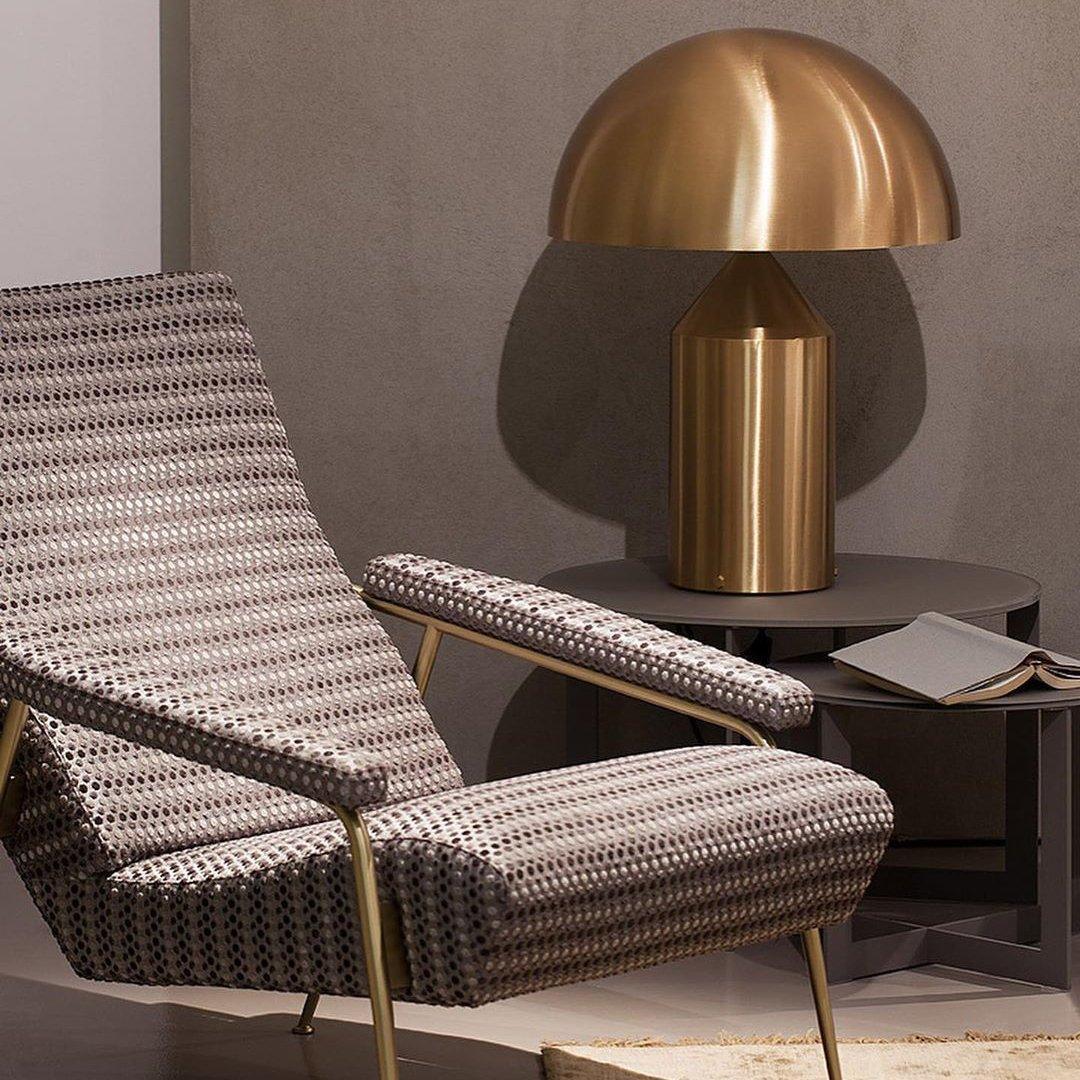 Atollo geometrisk bordslampa i metall - ikonisk italiensk design