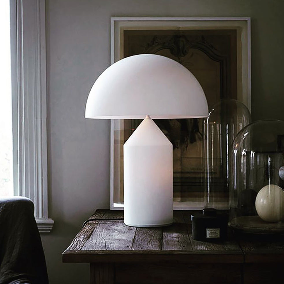 Atollo geometrisk bordslampa i metall - ikonisk italiensk design