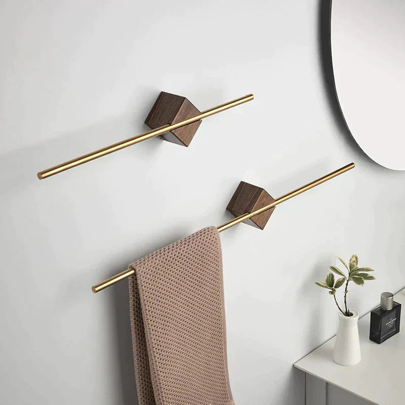 HomeTod hållare för badhandduk — stilrent minimalistiskt badrumsställ