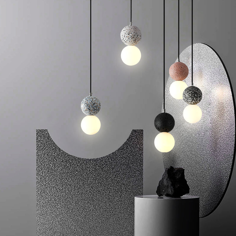 Suspensions LED en forme de globe Valentina — verre noir et blanc