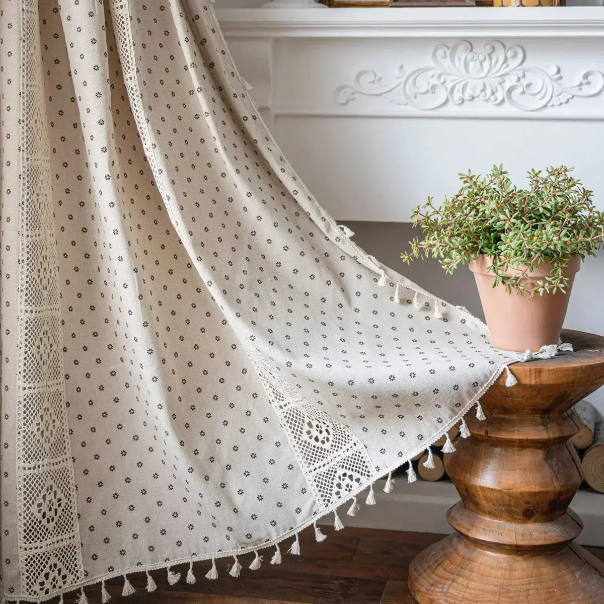 BOHO BREEZE Minimalistischer Vorhang mit handgenähter Spitze