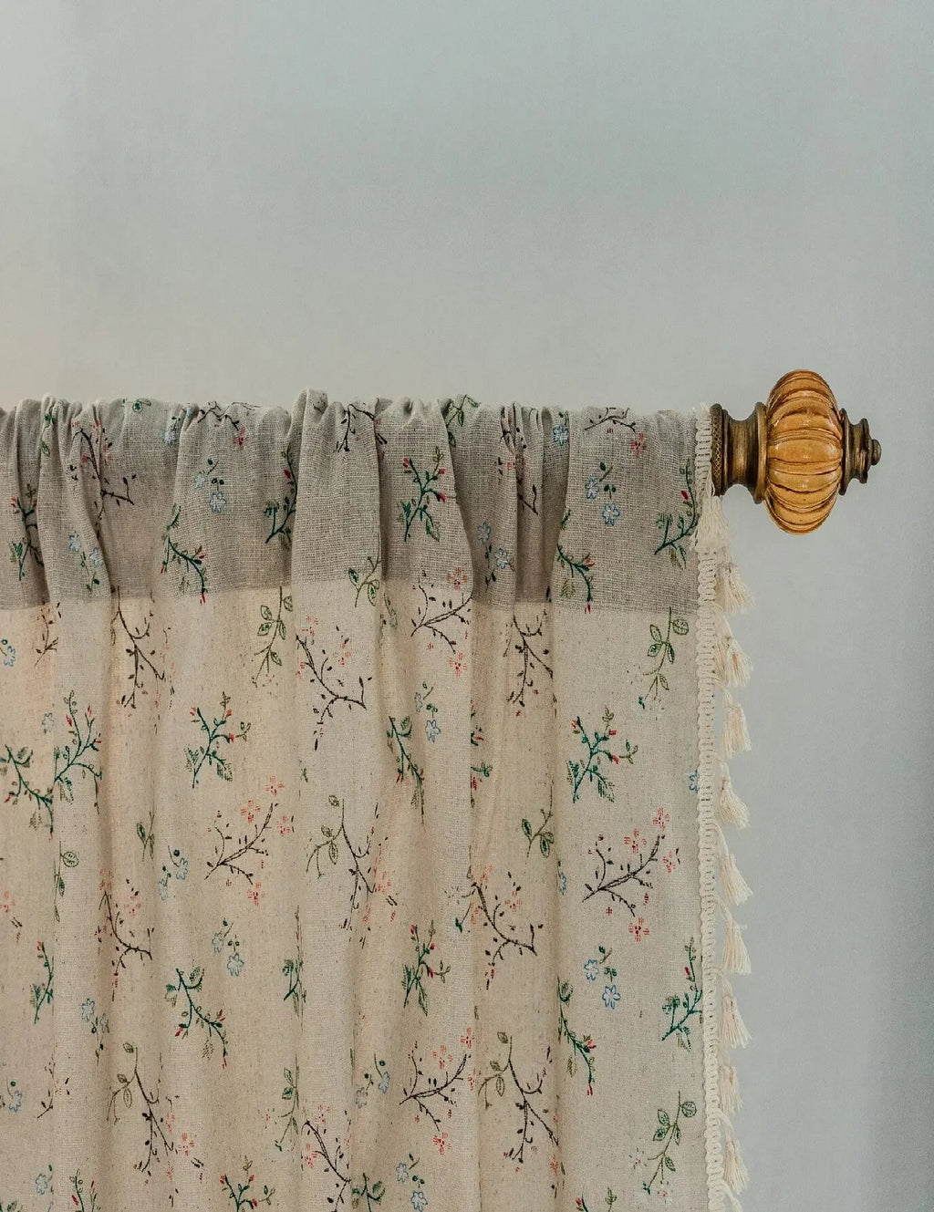BOHO BREEZE Minimalistischer Vorhang mit handgenähter Spitze