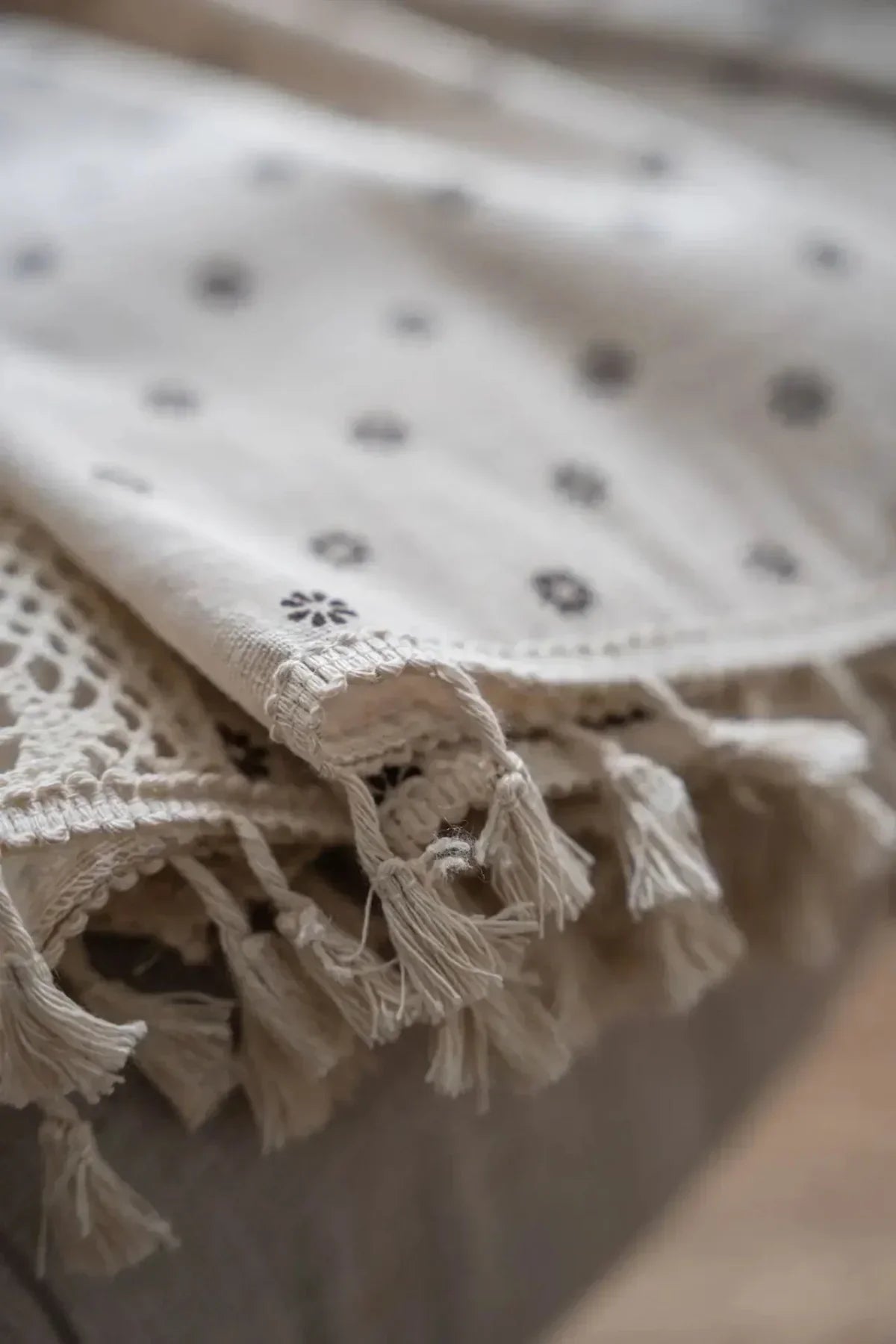 BOHO BREEZE Minimalistischer Vorhang mit handgenähter Spitze