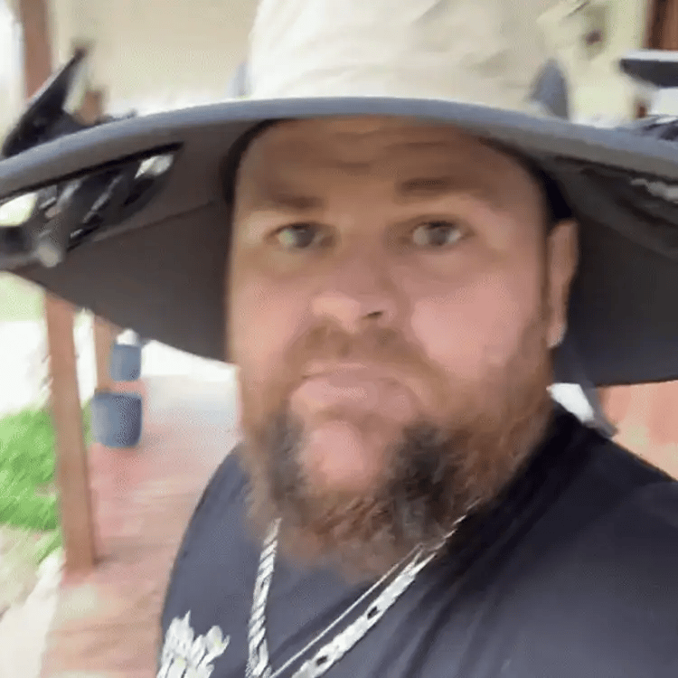 Solar Powered Hat — Dual Cooling Fans, Three Speed Settings