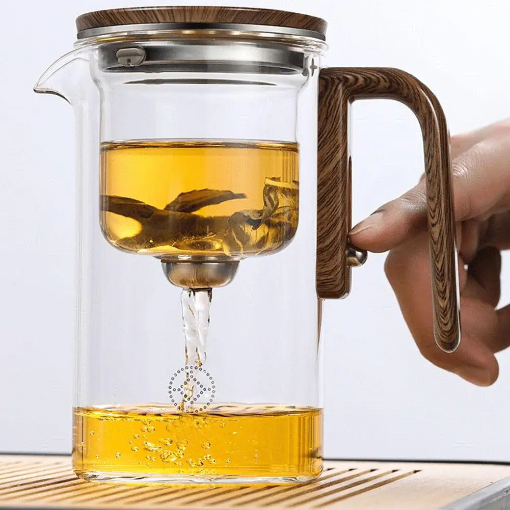 Tekanna i glas med teinfusionssil — magnetiskt filter med ett klick, trähandtag