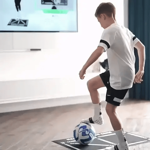 طقم حصيرة Sideline Edge — سطح تدريب بمقاس 90x60 سم، يتضمن جوارب مانعة للانزلاق