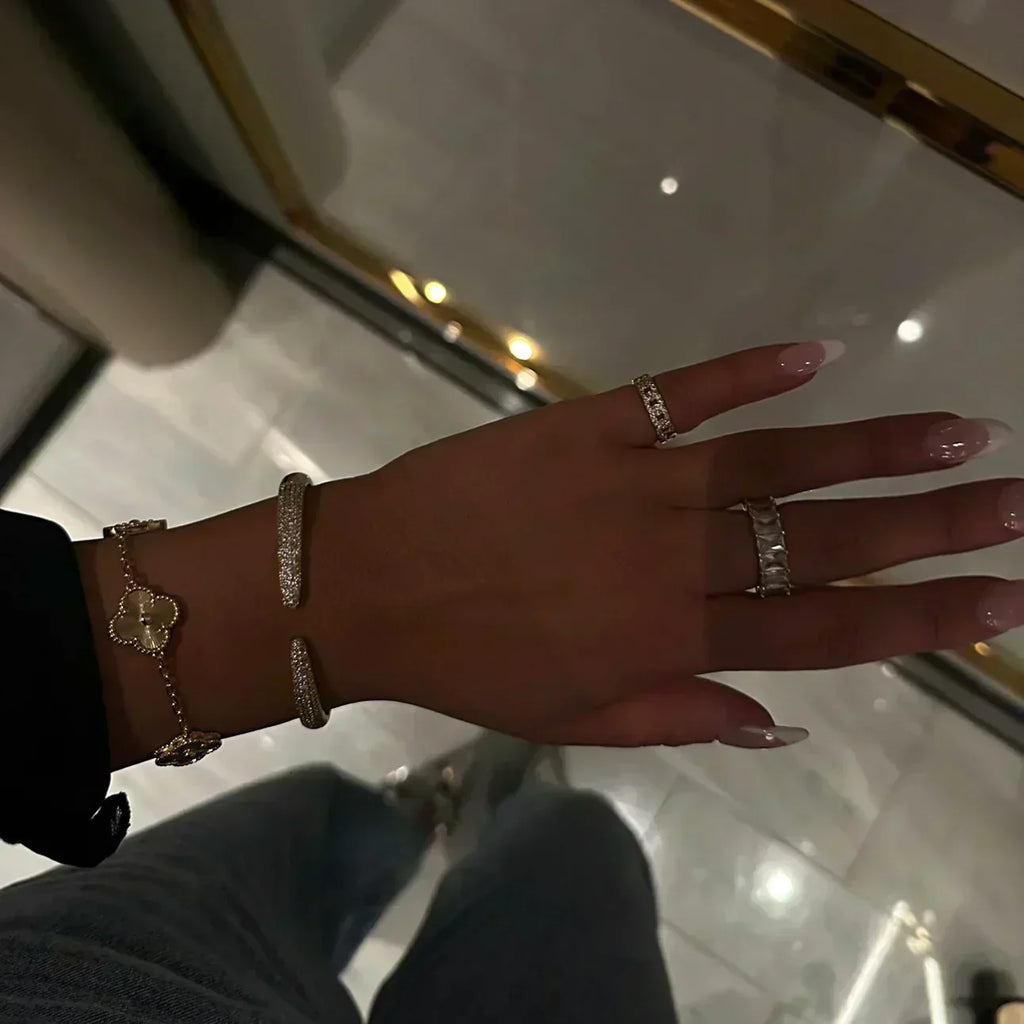 Nova Amber Clover smyckesset i tre delar — matchande halsband, armband och örhängen