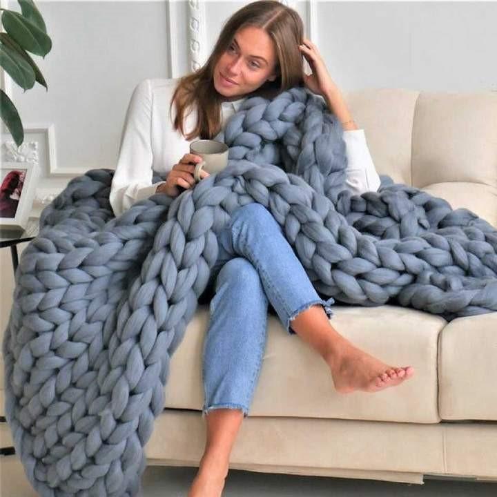 Kuschelige Strickdecke — dick, warm und weich