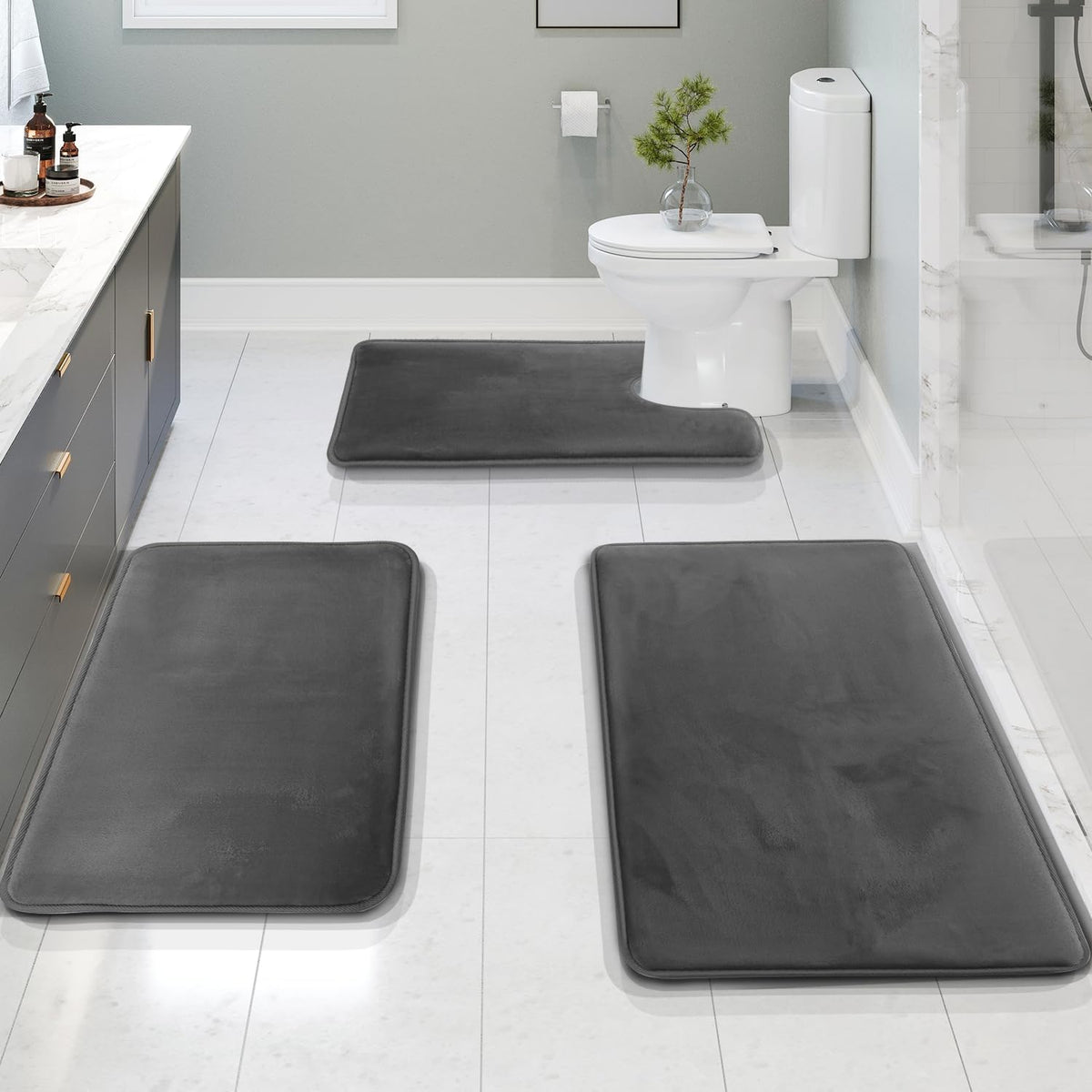 Set di 3 tappetini da bagno in memory foam LuxeCloud — Antiscivolo