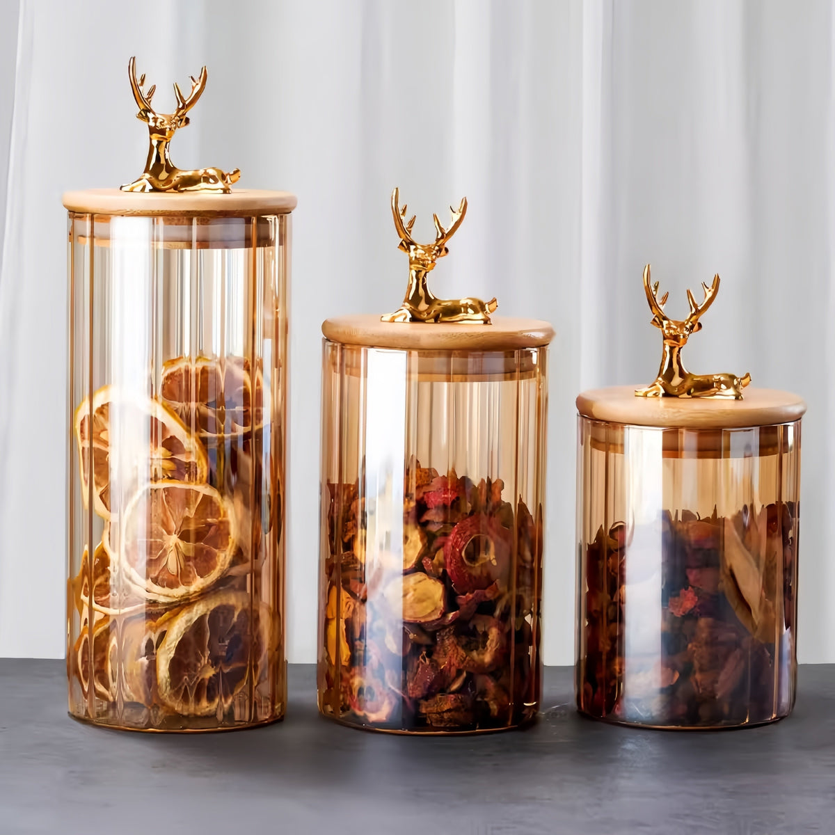 Lot de trois bocaux en verre ambré Elowen Stag — Finition avec couvercle doré