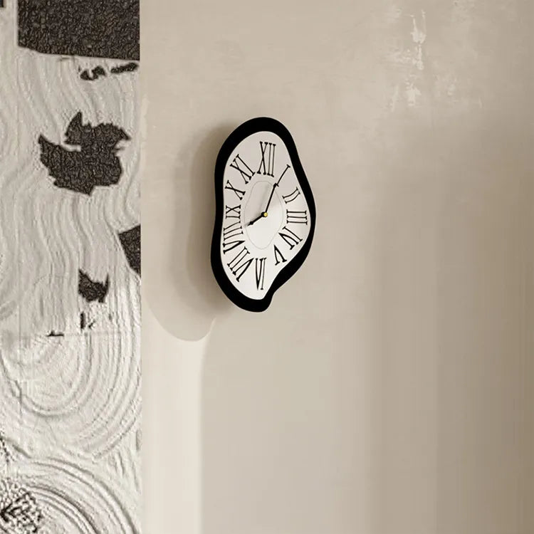 Horloge murale surréaliste de jardin Salvador — Chiffres romains de Dali