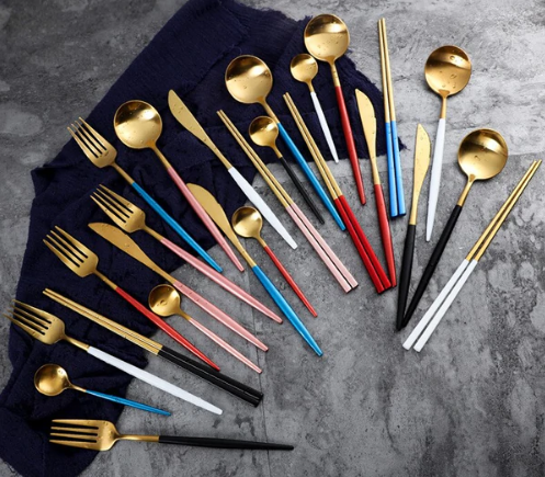 Bestickset i rostfritt stål med 24 delar i guld och silver — lyxigt