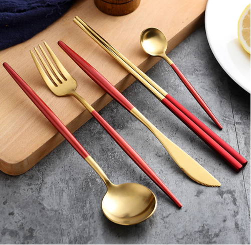 Bestickset i rostfritt stål med 24 delar i guld och silver — lyxigt