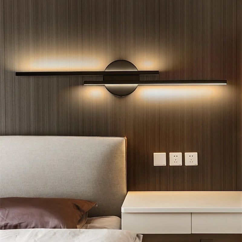 Fjordra nordisk LED-vägglampa — svartvit skiv- och linjär design