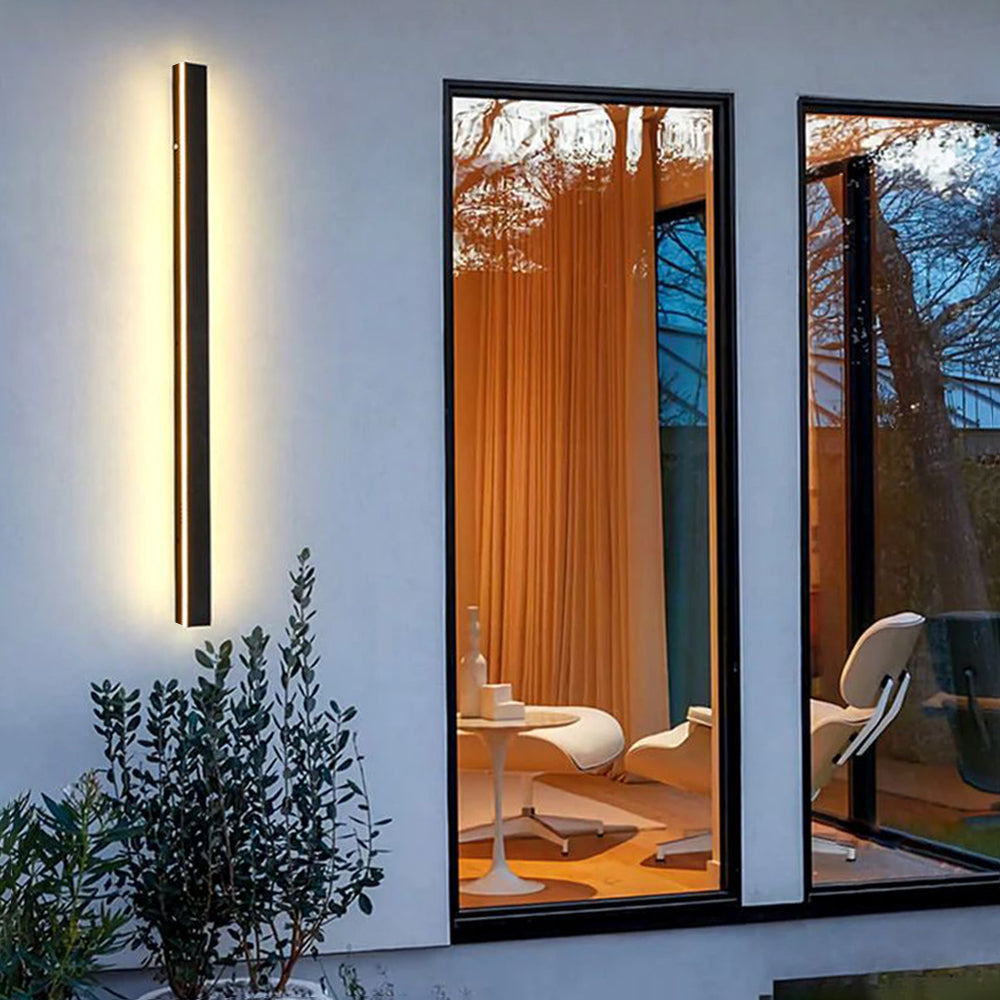 مصباح حائط خطي LED خارجي من نيكس — إصدار بلمسة نهائية سوداء