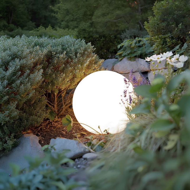Luces solares impermeables en forma de esfera para jardín — Lámparas esféricas para exteriores
