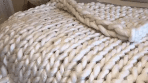 Kuschelige Strickdecke — dick, warm und weich