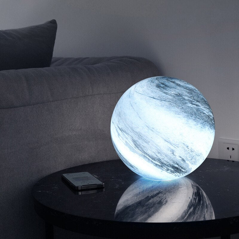 Szklana lampa księżycowa LunaCrystal — kosmiczne detale, delikatny blask
