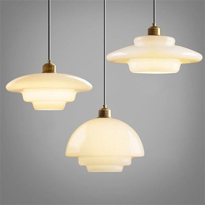 Szklana lampa wisząca Astria w kolorze kości słoniowej, inspirowana latami 50.