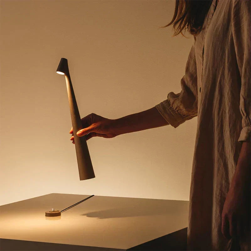Nordisk minimalistisk trådløs bordlampe — myk stemningsbelysning