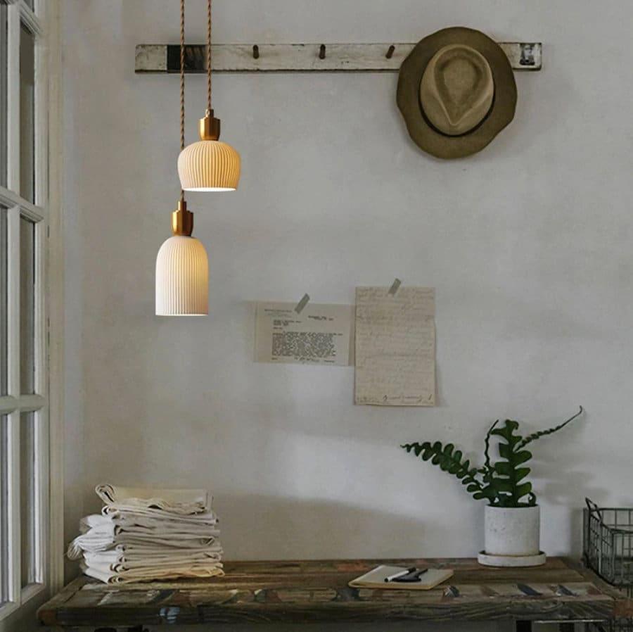Gerippte LED-Pendelleuchte aus Keramik im Art-déco-Stil — Leuchtmittel inklusive