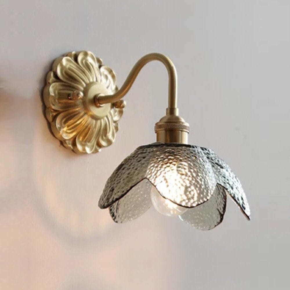Lotus-Wandleuchte aus strukturiertem Glas — Blumenlampe aus gebürstetem Messing, Leuchtmittel inklusive